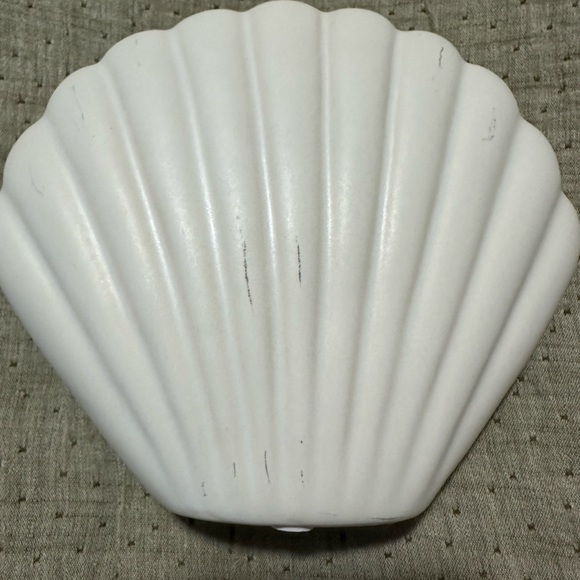 White Shell Vase - Picture 3 of 5